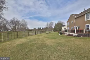 367 Merion Pl, Newtown, PA 18940 - Photo 4