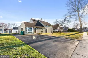 198 Northpark Dr, Levittown, PA 19054 - Photo 2