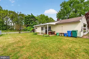 2 Silver Birch Ln, Levittown, PA 19055 - Photo 6