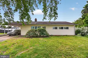 2 Silver Birch Ln, Levittown, PA 19055 - Photo 2