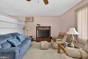 2 Silver Birch Ln, Levittown, PA 19055 - Photo 14