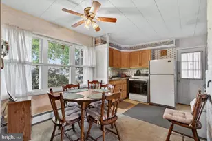 2 Silver Birch Ln, Levittown, PA 19055 - Photo 8