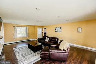 35 Mimosa Ln, Levittown, PA 19054 - Photo 4