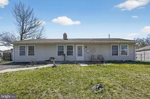 103 Daffodil Ln, Levittown, PA 19055 - Photo 2