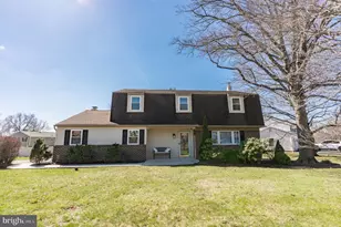 28 W Hillcrest Ave, Chalfont, PA 18914 - Photo 2