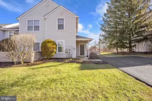 31 Everett Dr, Newtown, PA 18940 - Photo 1