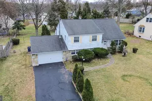 220 Hampshire Dr, Chalfont, PA 18914 - Photo 2