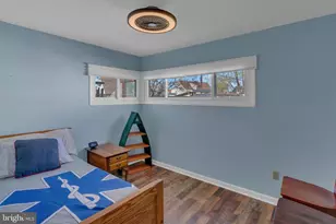 233 Kenwood Dr S, Levittown, PA 19055 - Photo 10