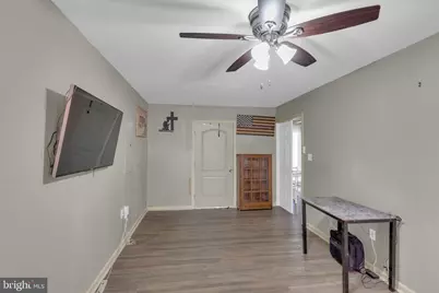 233 Kenwood Drive S, Levittown, PA 19055 - Photo 8