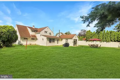 120 Vermont Lane, Levittown, PA 19054 - Photo 2