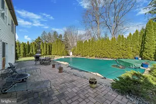 137 Briarwood Dr, Holland, PA 18966 - Photo 40