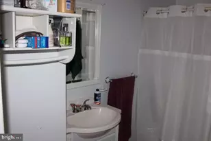 30 Landreth Ln, Bristol, PA 19007 - Photo 32