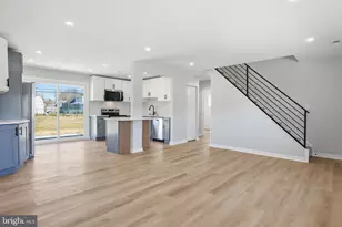 10 MacIntosh Rd, Levittown, PA 19056 - Photo 8