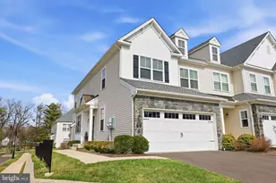 15 Spring Mill Dr, Ivyland, PA 18974 - Photo 2