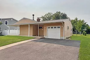 33 Twisting Ln, Levittown, PA 19054 - Photo 1