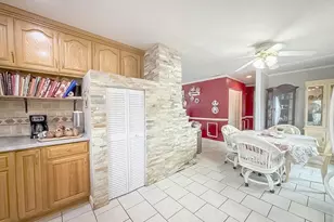 55 Teaberry Ln, Levittown, PA 19054 - Photo 6