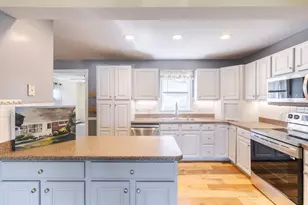 51 Junewood Dr, Levittown, PA 19055 - Photo 2