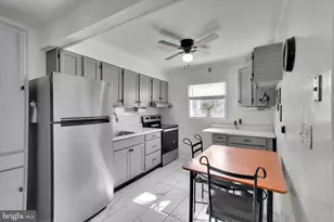 35 Honeysuckle Ln, Levittown, PA 19055 - Photo 8