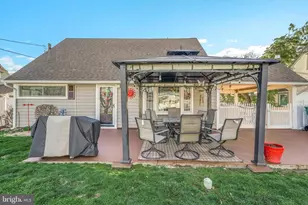 35 Honeysuckle Ln, Levittown, PA 19055 - Photo 38