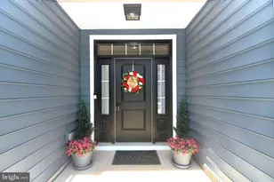 924 Holden Ct, Warminster, PA 18974 - Photo 2