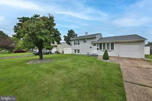 3072 Richlieu Rd, Bensalem, PA 19020 - Photo 2