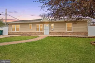 68 Tapered Oak Ln, Levittown, PA 19054 - Photo 2