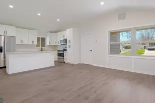 36 Mockorange Ln, Levittown, PA 19054 - Photo 8