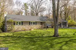 92 Oak Dr, Doylestown, PA 18901 - Photo 2