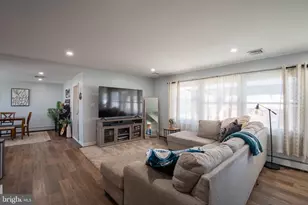 123 Goldenridge Dr, Levittown, PA 19057 - Photo 8