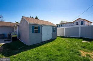 123 Goldenridge Dr, Levittown, PA 19057 - Photo 26