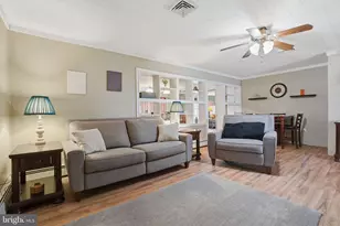 396 Pinewood Dr, Levittown, PA 19054 - Photo 12