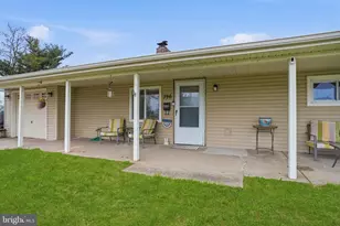 396 Pinewood Dr, Levittown, PA 19054 - Photo 4