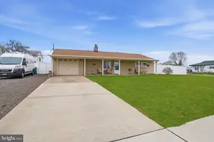 396 Pinewood Dr, Levittown, PA 19054 - Photo 2