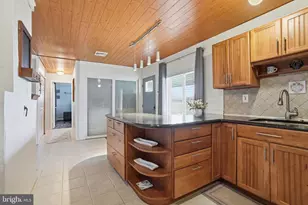 396 Pinewood Dr, Levittown, PA 19054 - Photo 8