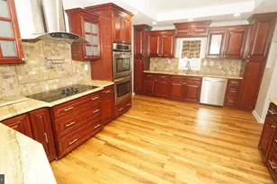 215 Durham Ct, Fairless Hills, PA 19030 - Photo 8