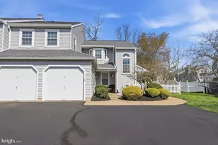 628 Rose Hollow Dr, Yardley, PA 19067 - Photo 2