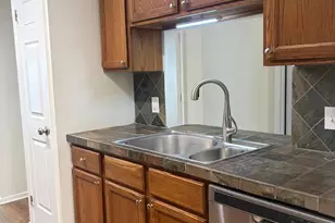 433 Trumbull Ct, Newtown, PA 18940 - Photo 4