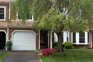 433 Trumbull Ct, Newtown, PA 18940 - Photo 2
