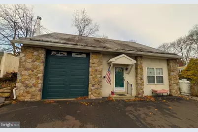 304 W Spruce Street, Perkasie, PA 18944 - Photo 2