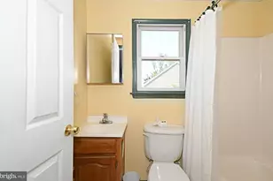 385 E Magnolia Dr, Morrisville, PA 19067 - Photo 36