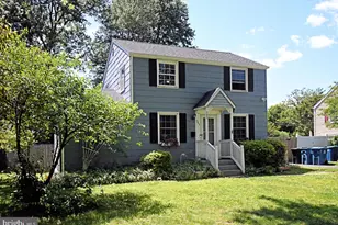 385 E Magnolia Dr, Morrisville, PA 19067 - Photo 2