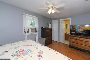 385 E Magnolia Dr, Morrisville, PA 19067 - Photo 32