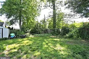 385 E Magnolia Dr, Morrisville, PA 19067 - Photo 44