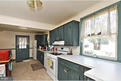 385 E Magnolia Drive, Morrisville, PA 19067 - Photo 12