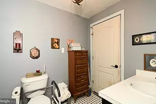 385 E Magnolia Dr, Morrisville, PA 19067 - Photo 24