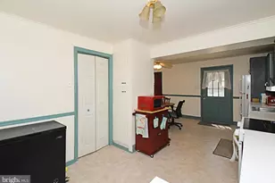 385 E Magnolia Dr, Morrisville, PA 19067 - Photo 14