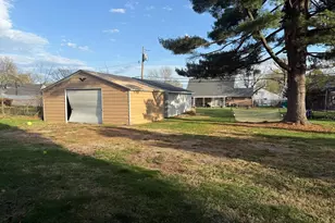 25 Goldengate Rd, Levittown, PA 19057 - Photo 34