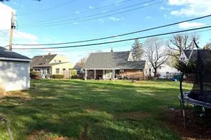 25 Goldengate Rd, Levittown, PA 19057 - Photo 36