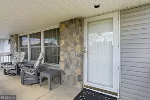 103 Hedge Rd, Levittown, PA 19056 - Photo 4