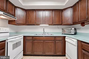 103 Hedge Rd, Levittown, PA 19056 - Photo 10